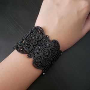 Black metal lace bracelet